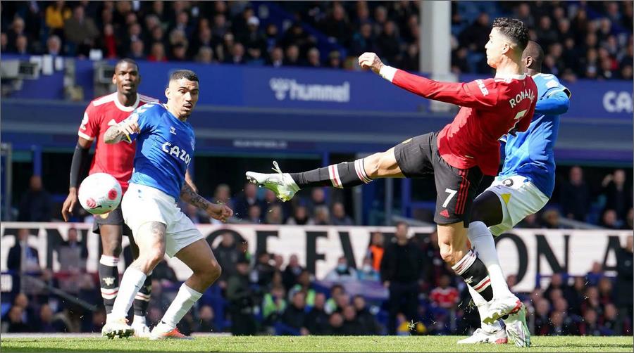 манчестер эвертон 2021. Cristiano ronaldo manchester united everton. манчестер юнайтед vs everton. футбол криш мю. манчестер юнайтед эвертон.