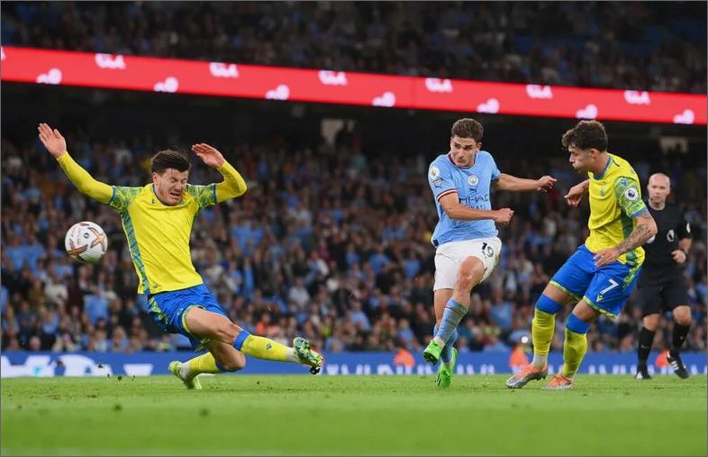 Чемпионат англии – манчестер сити. Нотингеи форест мансити. Манчестер сити против. Манчестер сити ноттингем форест. Холланд манчестер сити.